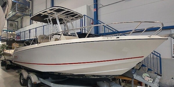 Boston Whaler 230 Outrage - Marinepalvelu