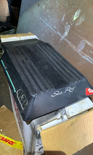 Mercruiser 4.3 V6 moottorisuoja,Sea Ray väritys - Marinepalvelun löytötori