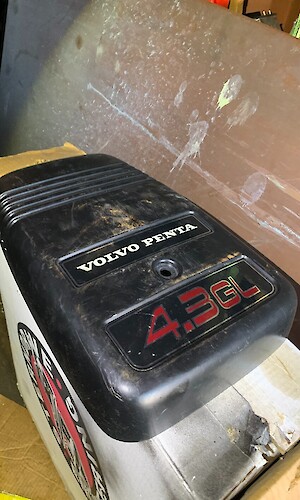 Volvo Penta 4.3 GL moottorin muovisuoja - Marinepalvelun löytötori