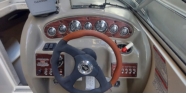 Sea Ray 215 Weekender - Marinepalvelu