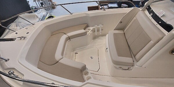 Boston Whaler 230 Outrage - Marinepalvelu