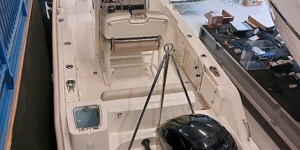 Boston Whaler 230 Outrage - Marinepalvelu