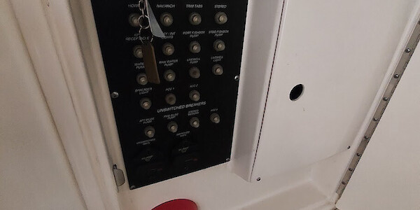 Boston Whaler 240 Outrage - Marinepalvelu