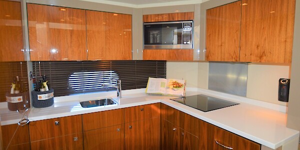 Sunseeker Predator 60 - Marinepalvelu